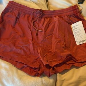 Athleta expedition short brand new size 4